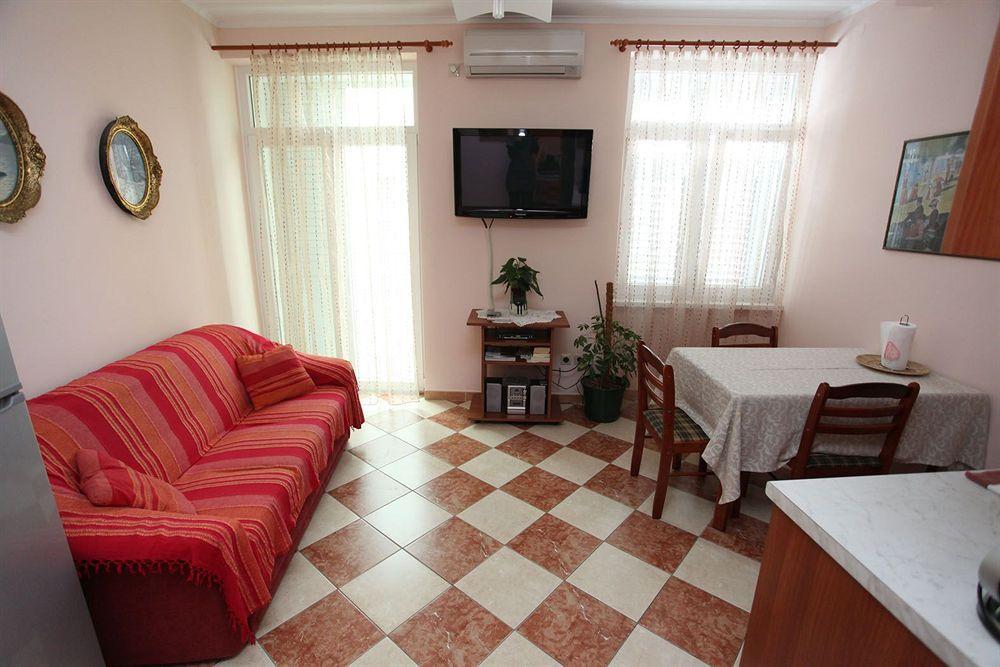 Split Apartments Peric 외부 사진