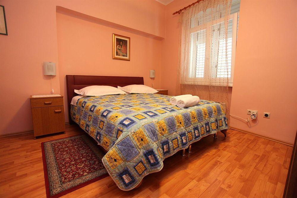 Split Apartments Peric 외부 사진
