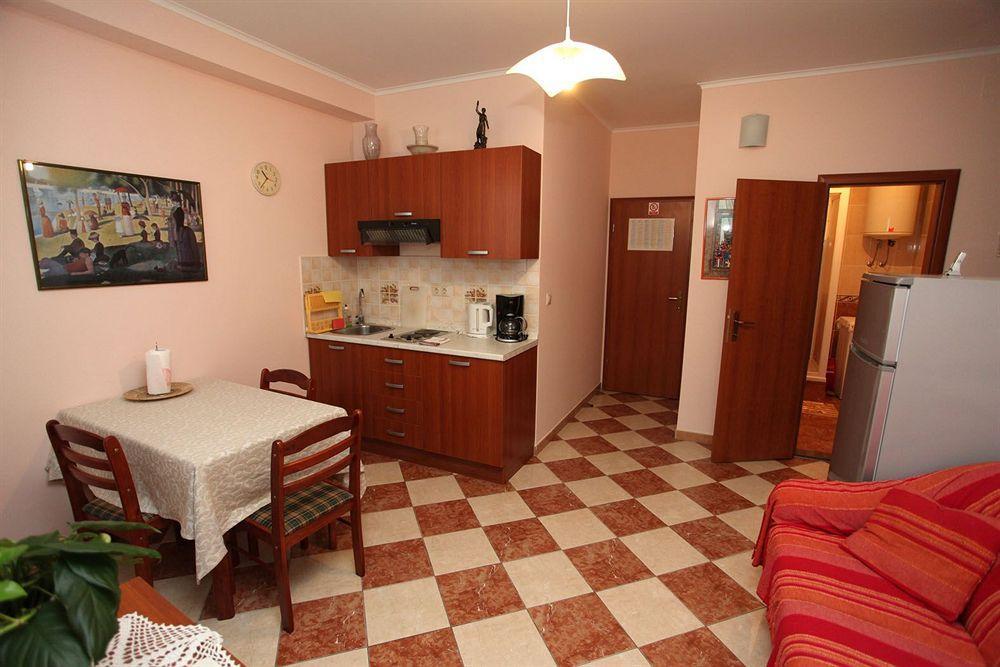 Split Apartments Peric 외부 사진