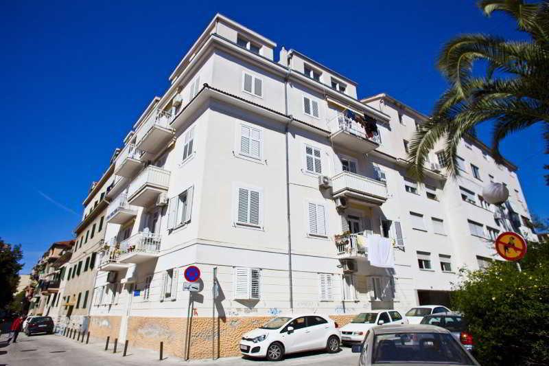 Split Apartments Peric 외부 사진