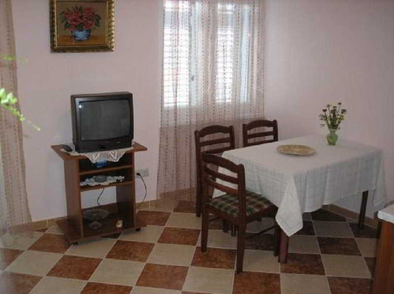 Split Apartments Peric 외부 사진