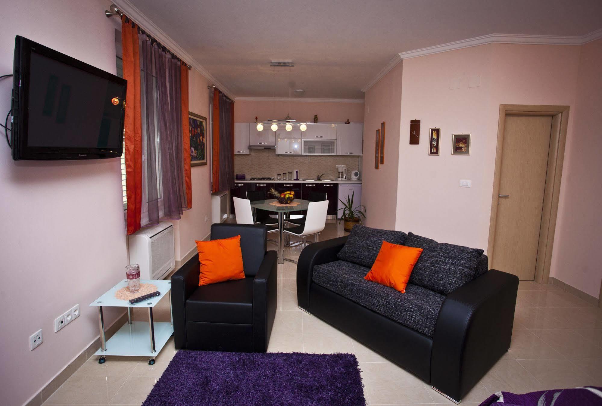 Split Apartments Peric 외부 사진