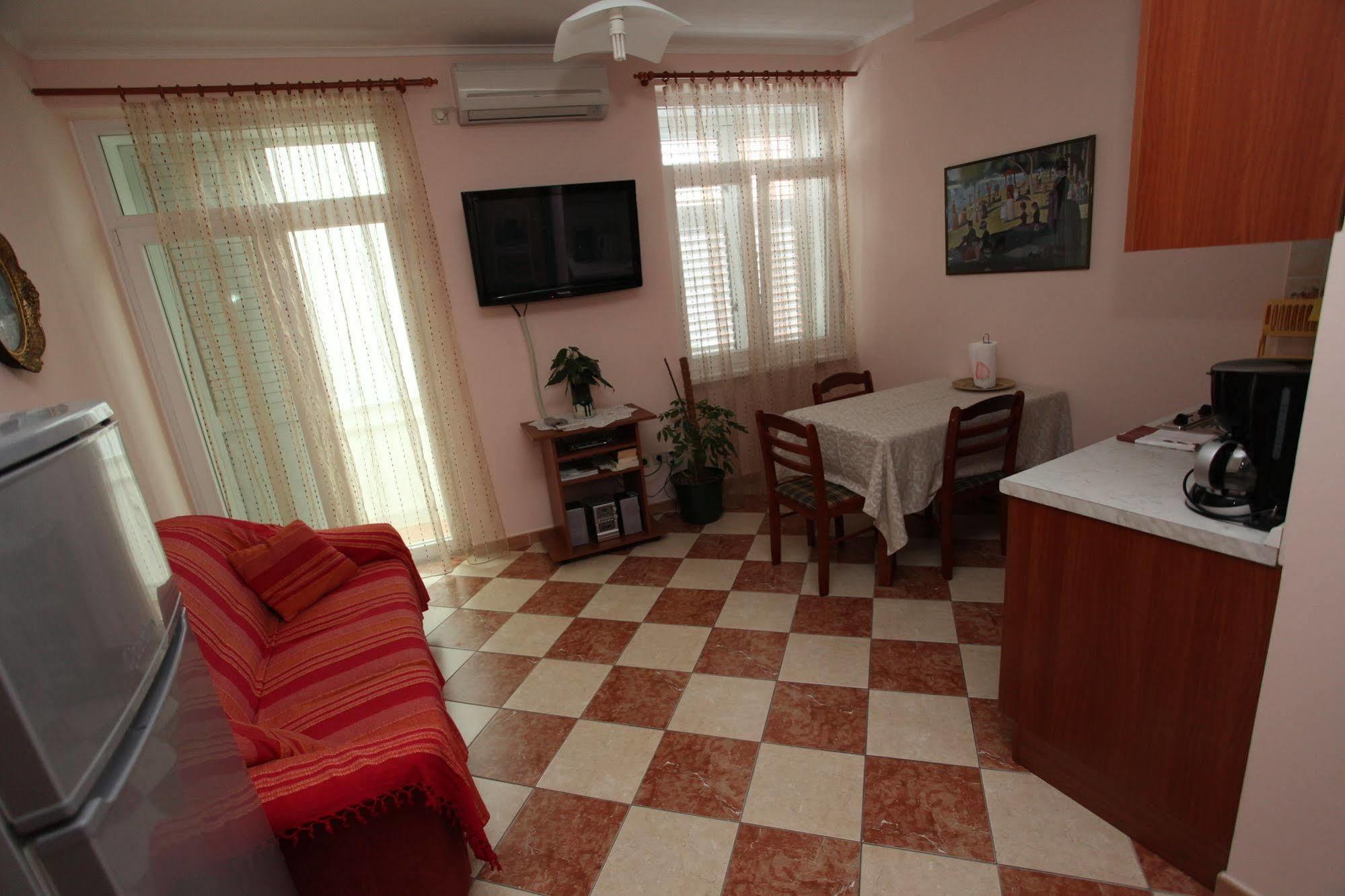 Split Apartments Peric 외부 사진