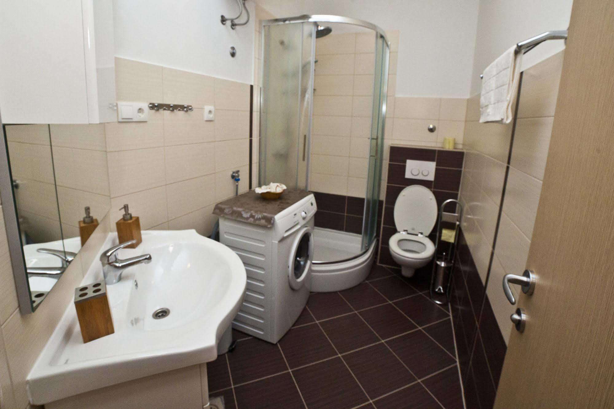 Split Apartments Peric 외부 사진