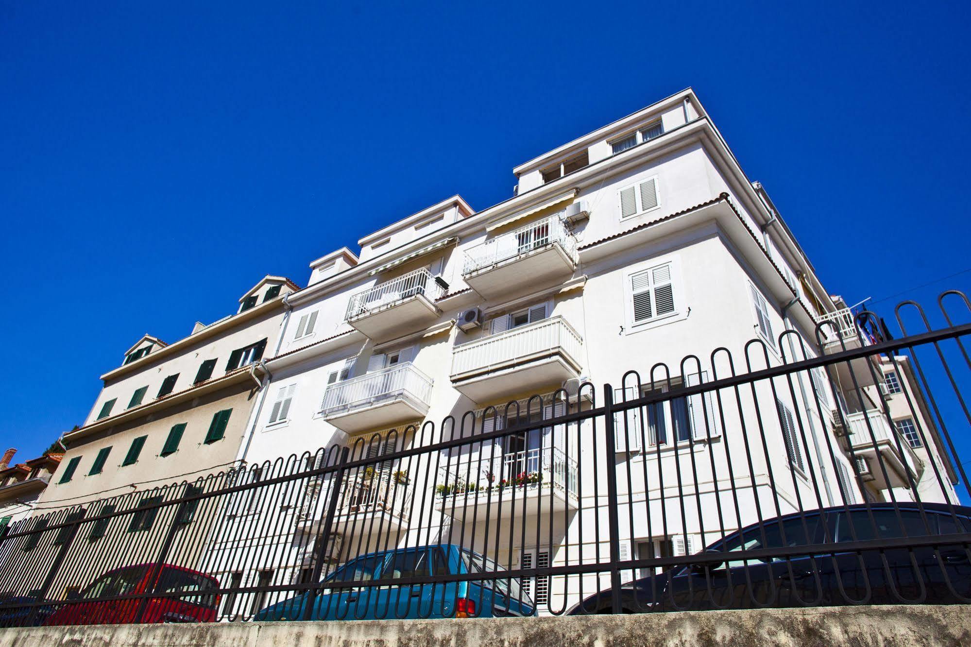 Split Apartments Peric 외부 사진