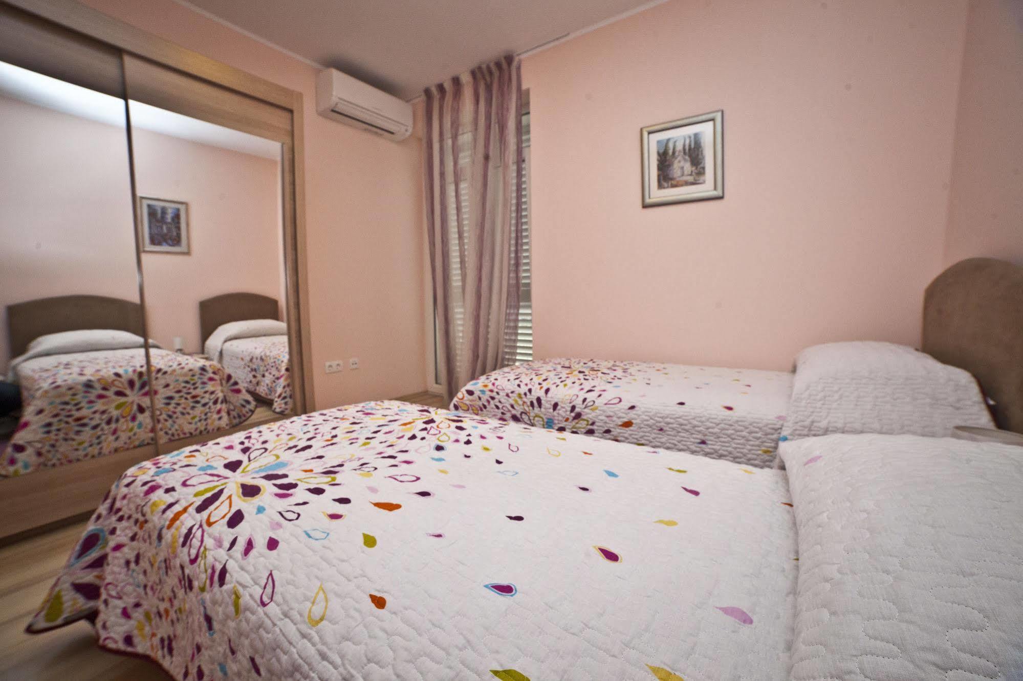 Split Apartments Peric 외부 사진