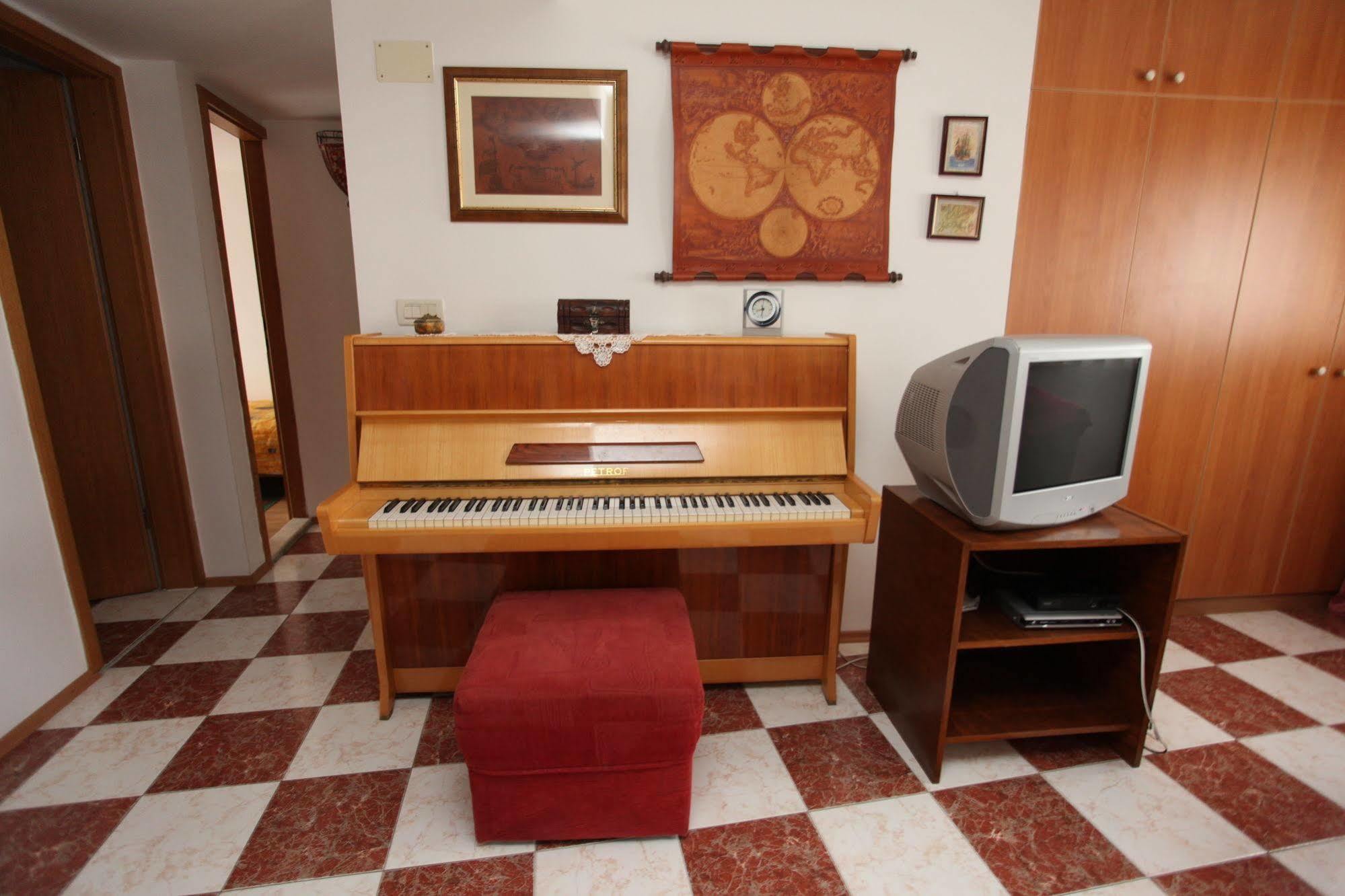 Split Apartments Peric 외부 사진