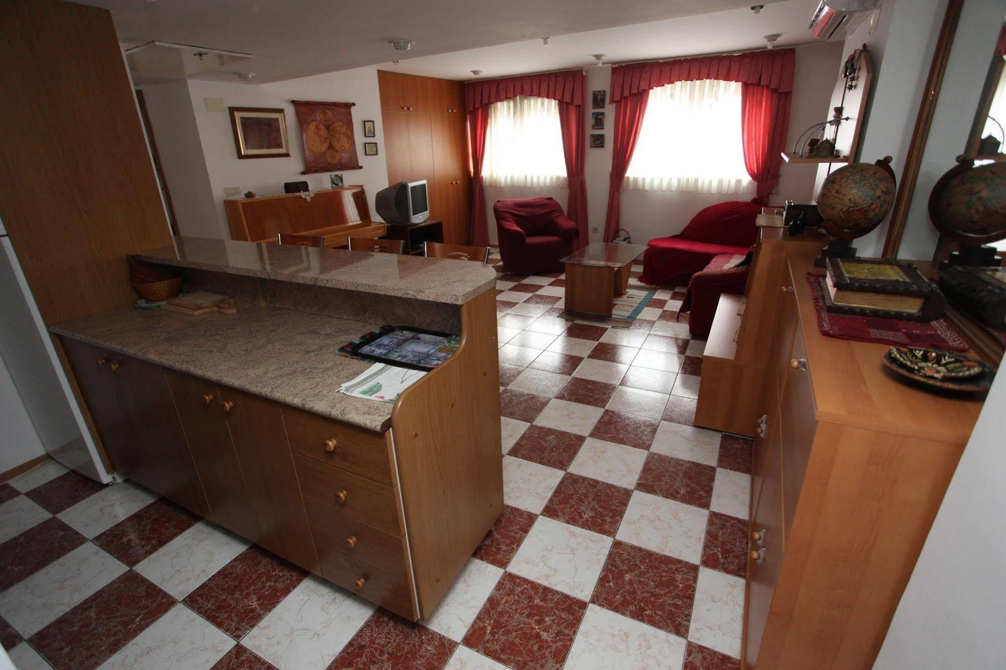 Split Apartments Peric 외부 사진